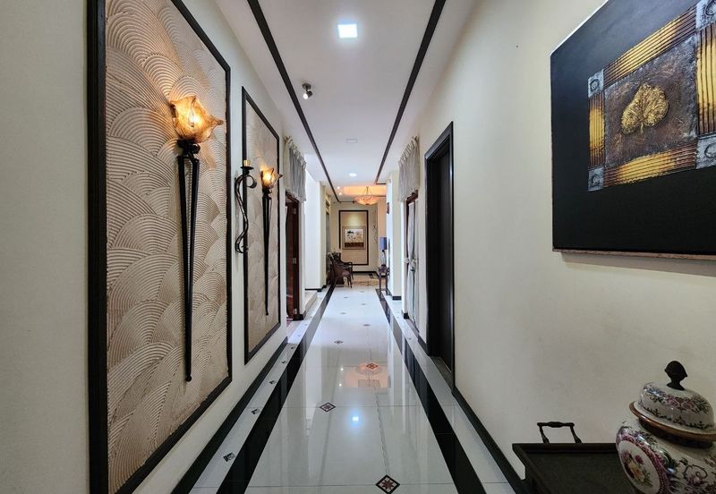 Jalan Awan Larat U8/74D