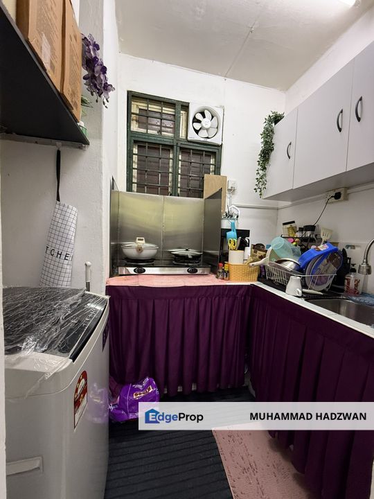 Ground Floor at Pangsapuri Putra Permai 1A (Anggerik), Taman Equine Seri Kembangan, Selangor, Seri Kembangan