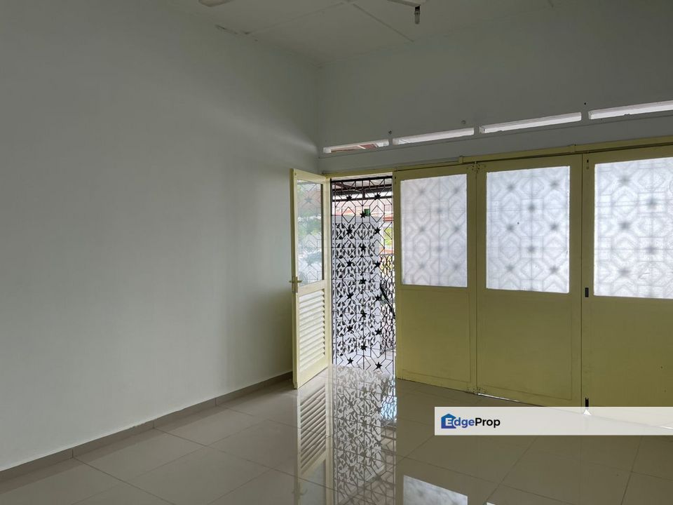 SS2 single storey landed house petaling jaya selangor for rent lrt for