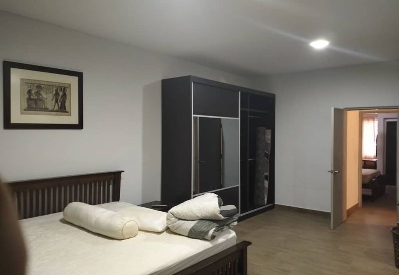 SL7, Bandar Sungai Long