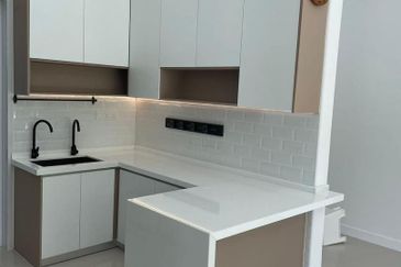 Lakefront Condominium | Emerald Hills @ Alam Damai