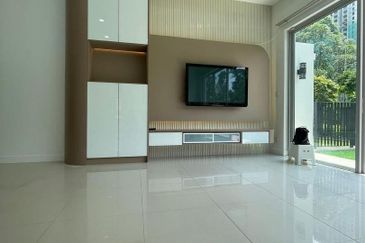 Lakefront Condominium | Emerald Hills @ Alam Damai