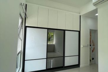 Lakefront Condominium | Emerald Hills @ Alam Damai