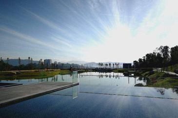 Lakefront Condominium | Emerald Hills @ Alam Damai