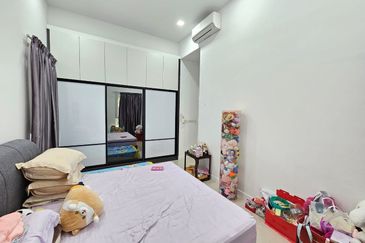 Lakefront Condominium | Emerald Hills @ Alam Damai