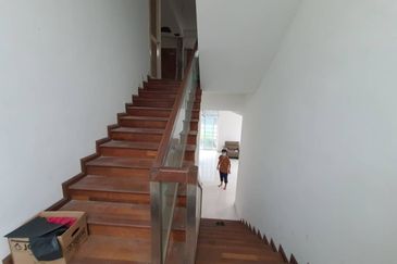 Avenue 6, Bandar Tun Hussein Onn