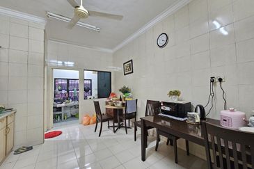 SL 4, Bandar Sungai Long