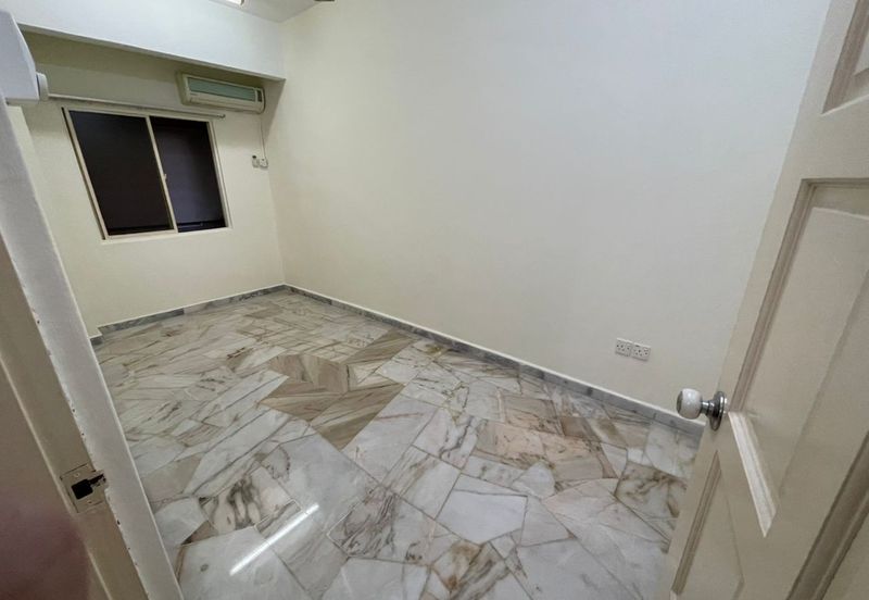 SL 6, Bandar Sungai Long