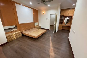 SL 6, Bandar Sungai Long