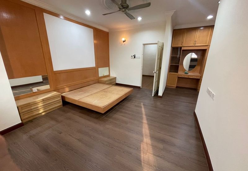 SL 6, Bandar Sungai Long