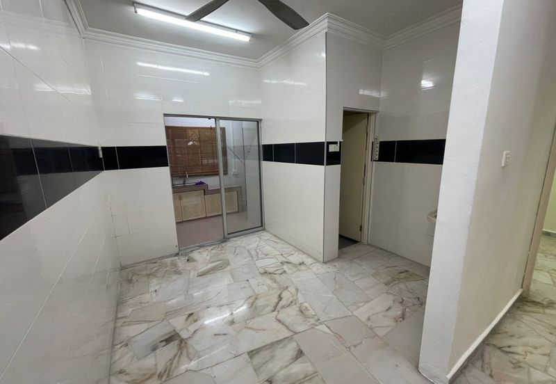 SL 6, Bandar Sungai Long