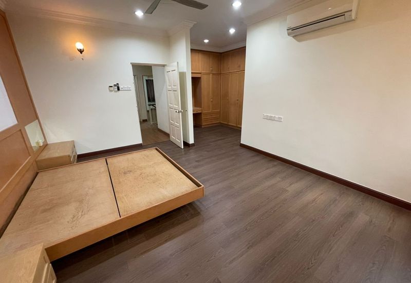 SL 6, Bandar Sungai Long