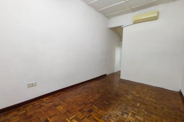 SL 6, Bandar Sungai Long