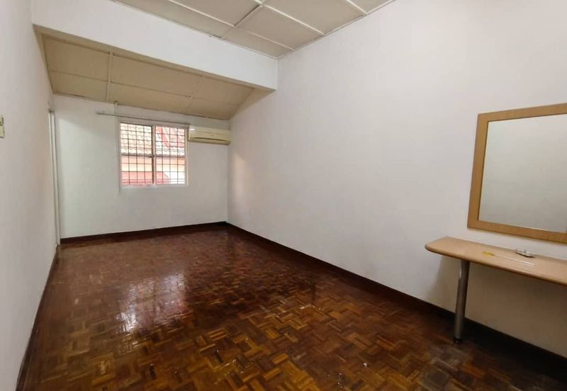 SL 6, Bandar Sungai Long