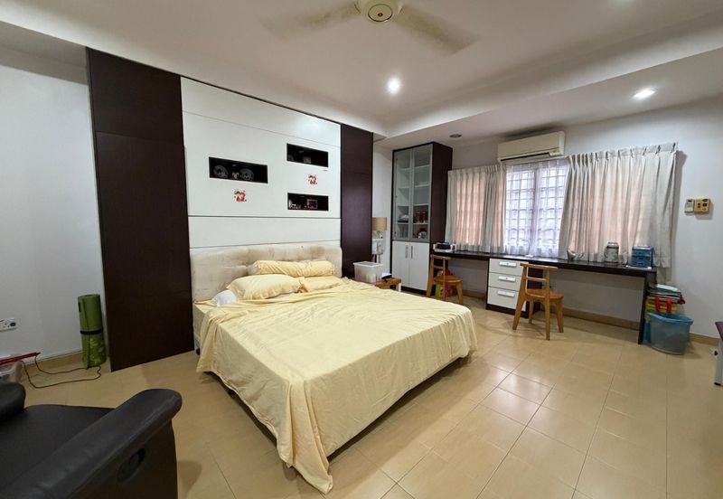 SL 4, Bandar Sungai Long