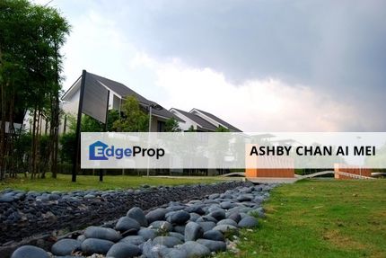 Bungalow land with lake view, Lake Edge Puchong , Selangor, Puchong