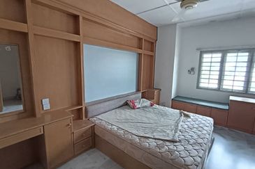 Seksyen 2, Bandar Country Homes