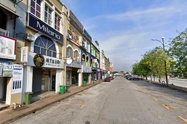 3 Strorey Shop Office The Reef Rawang for Sale