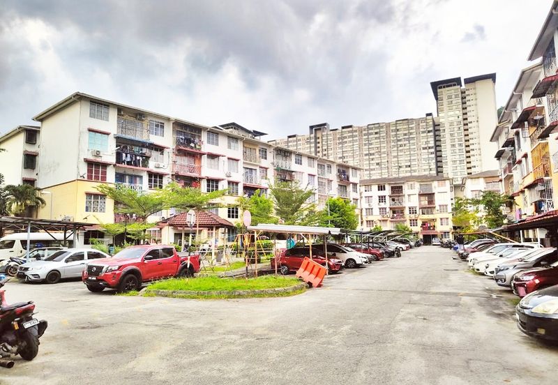 Desa Putra Apartments