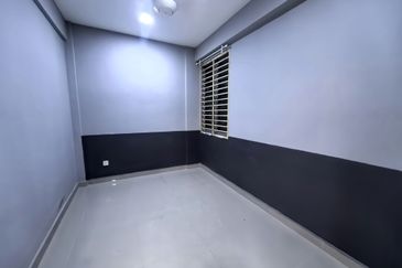 Pangsapuri Seri Mas, Taman Pinggiran Putra