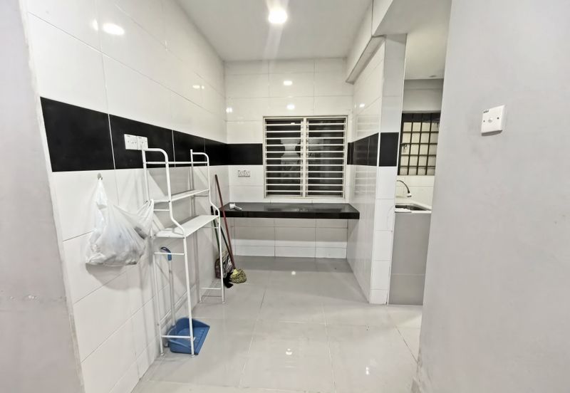 Pangsapuri Seri Mas, Taman Pinggiran Putra