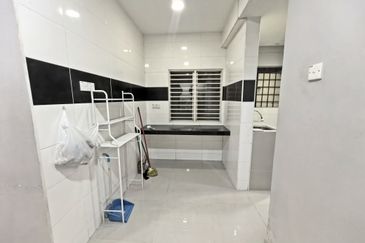 Pangsapuri Seri Mas, Taman Pinggiran Putra