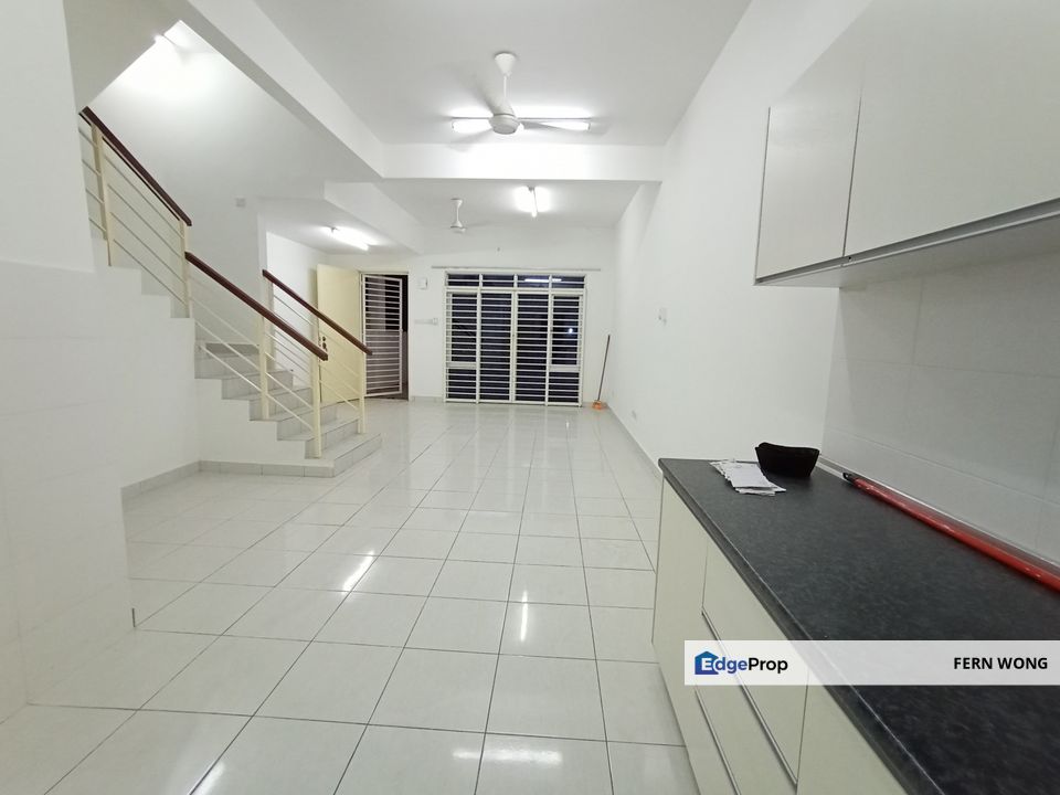 Freehold 3 Storey Bayu Heights 1 Balakong Seri Kembangan for Sale , Selangor, Balakong