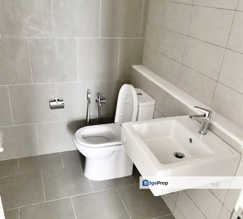 Partly Furnished Kiara Plaza Semenyih for Sale, Selangor, Semenyih