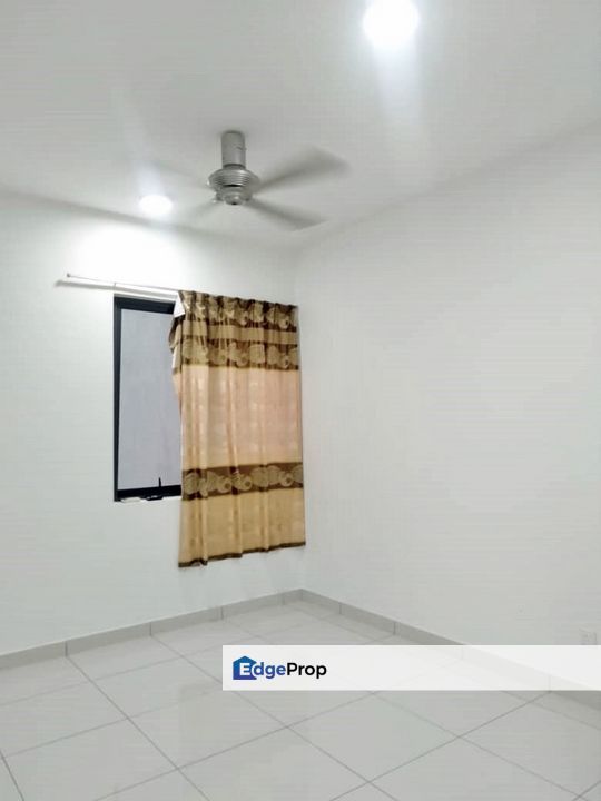 Partly Furnished Kiara Plaza Semenyih for Sale, Selangor, Semenyih