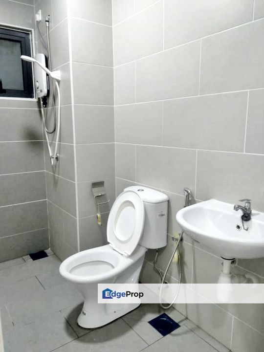 Partly Furnished Kiara Plaza Semenyih for Sale, Selangor, Semenyih