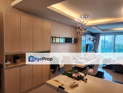 The zest condo for sale renovated fully furnished unit near lrt station bandar kinrara 9 puchong, Selangor, Bandar Kinrara Puchong