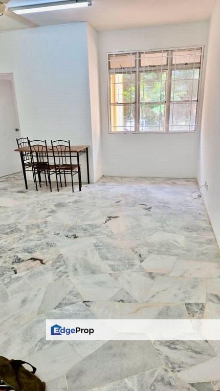 Semarak apartment for rent ground floor unfurnished pusat bandar puchong, Selangor, Puchong