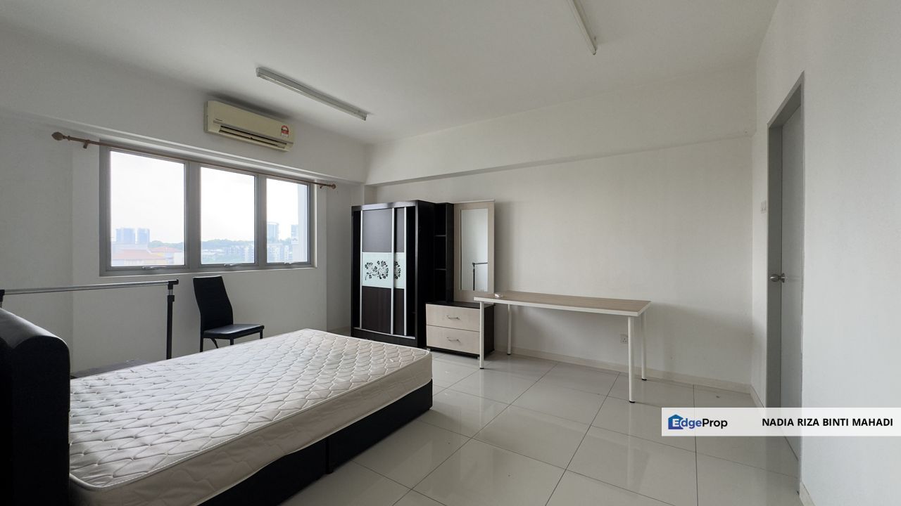 Below Market Spacious SOFO Suite at Paragon @ Pangea, Cyberjaya, Selangor, Cyberjaya