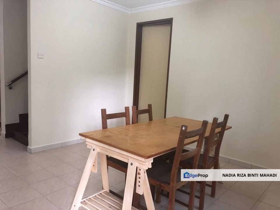 Spacious 4+1 bedrooms lower unit townhouse in Cyberia Townhouse, Cyberjaya, Selangor, Cyberjaya