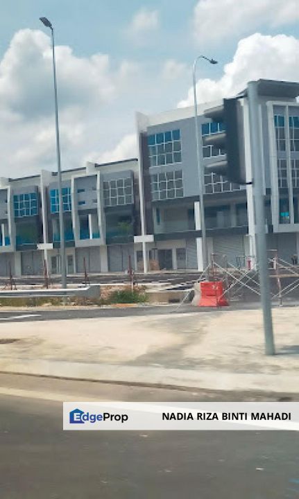 Endlot 3 Storey Shoplot @ Suria Industrial Park, Sepang, Selangor, Sepang