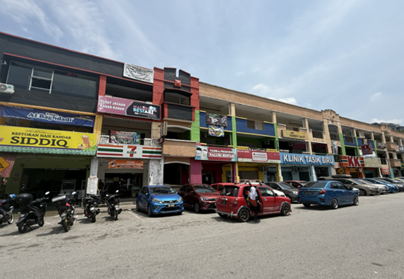 Tenanted Intermediate Shop Lot Units at Laguna Biru Kundang, Rawang