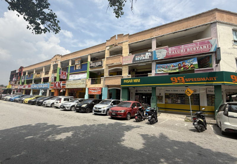 Tenanted Intermediate Shop Lot Units at Laguna Biru Kundang, Rawang