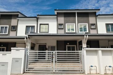 4-Bed Terrace "Like New" @ Taman Salak Cempaka Sepang