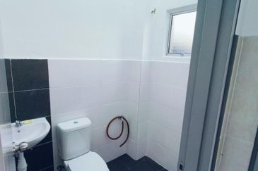 4-Bed Terrace "Like New" @ Taman Salak Cempaka Sepang