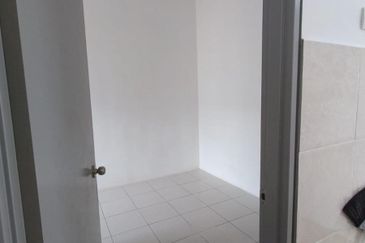 4-Bed Terrace "Like New" @ Taman Salak Cempaka Sepang