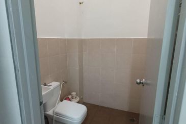 4-Bed Terrace "Like New" @ Taman Salak Cempaka Sepang