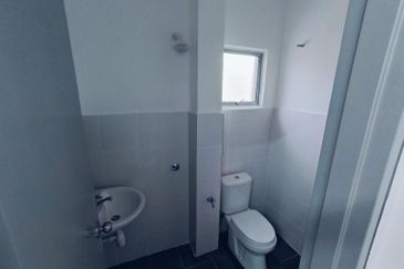 4-Bed Terrace "Like New" @ Taman Salak Cempaka Sepang