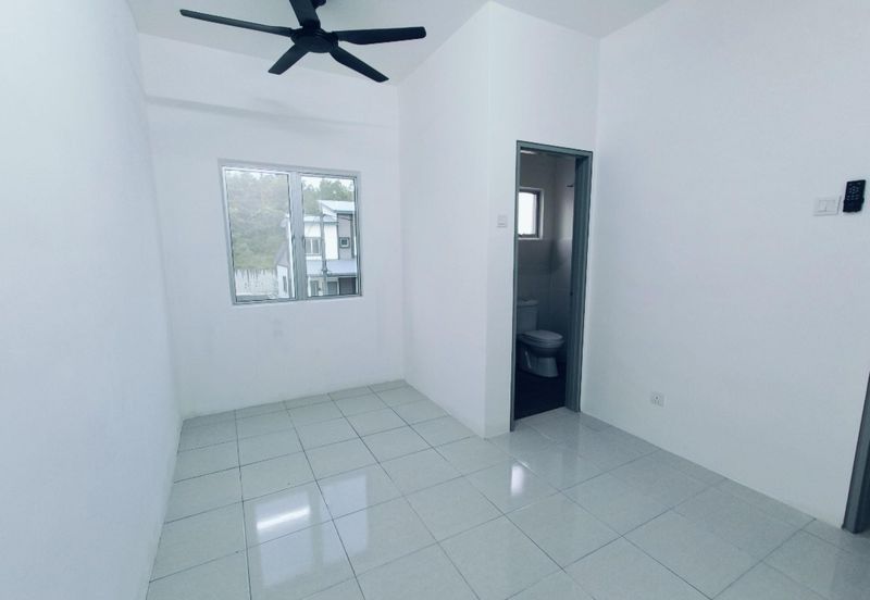 4-Bed Terrace "Like New" @ Taman Salak Cempaka Sepang