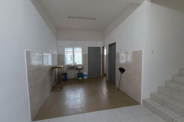 4-Bed Terrace "Like New" @ Taman Salak Cempaka Sepang