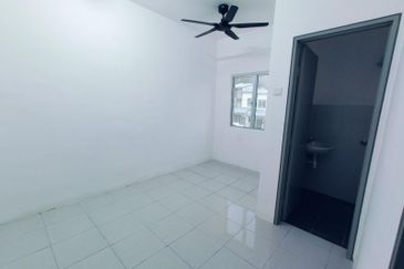 4-Bed Terrace "Like New" @ Taman Salak Cempaka Sepang