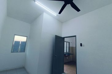 4-Bed Terrace "Like New" @ Taman Salak Cempaka Sepang