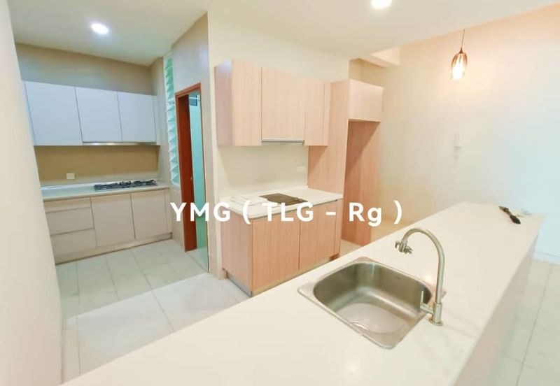 Royal Regent Sri Putramas III