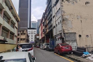 Brickfields 7 Storey Corner Shop Lot / Office with Lift  FOR RENT