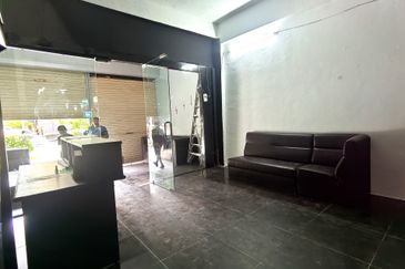 Brickfields 7 Storey Corner Shop Lot / Office with Lift  FOR RENT