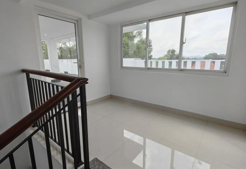 USJ Avenue USJ Heights 3 Storey Bungalow with Swimming Pool FOR SALE